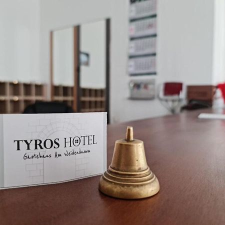 Tyros Hotel Und Gaestehaus Am Weidendamm Hannover Exterior photo